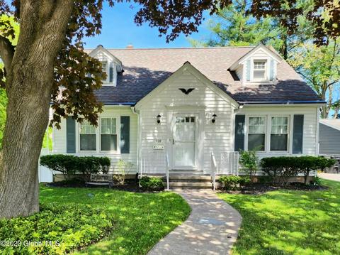 622 Charles St, Glenville, NY 12302