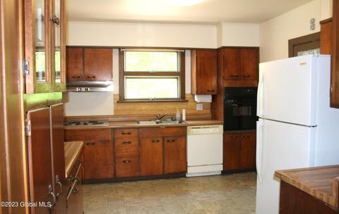 1067 Davis Ter, Schenectady, NY 12303 photo 5