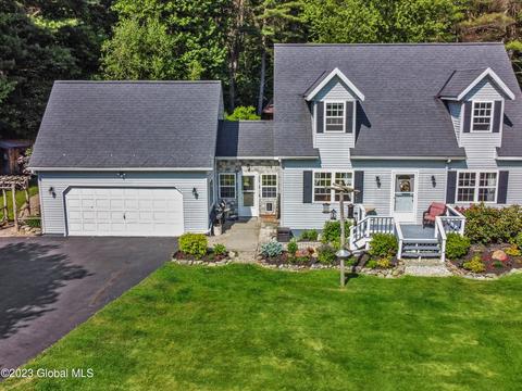 100 James Rd, Galway, NY 12074