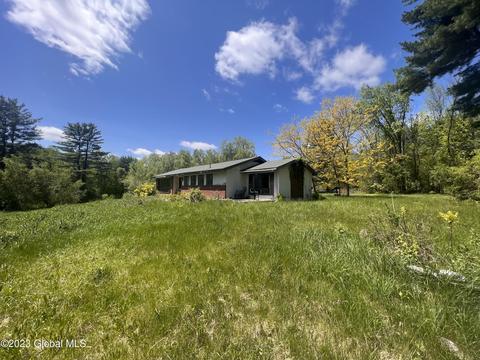521 Middleline Rd, Ballston Spa, NY 12020