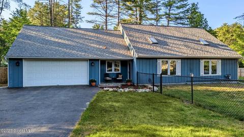 24 Peggy Ann Rd, Queensbury, NY 12804