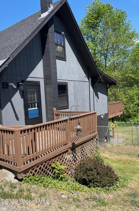 46 N Shore Rd, Edinburg, NY 12134