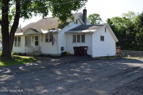 34 Hackett St, Selkirk, NY 12158