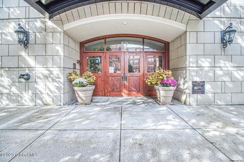 59 Railroad Pl #202, Saratoga Springs, NY 12866