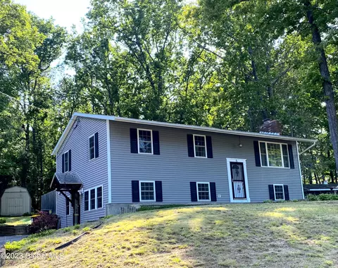 5 Wagon Wheel Trl, Saratoga Springs, NY 12866