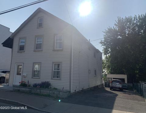 1477 3rd St, Rensselaer, NY 12144