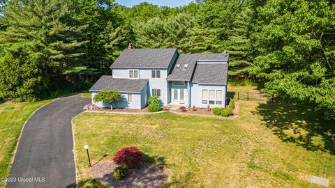 32 Berkshire Dr #W, Clifton Park, NY 12065