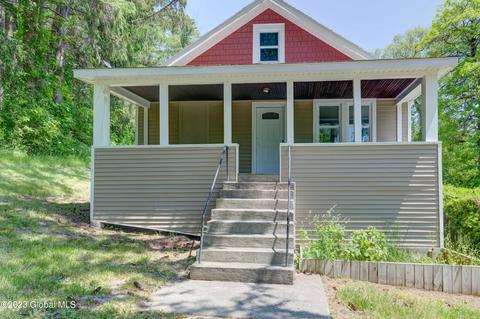 19 Brickyard Rd, Castleton On Hudson, NY 12033