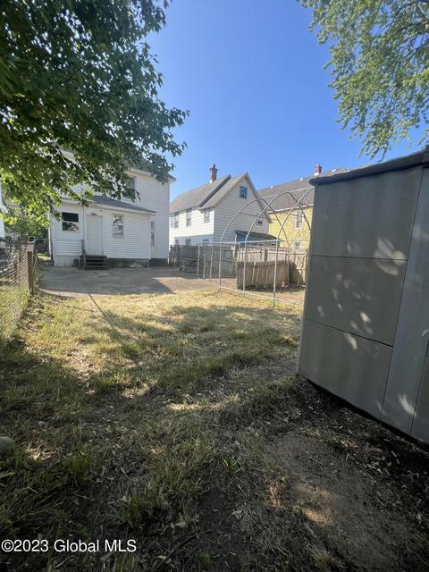 35 Willow Ave, Schenectady, NY 12304 photo 3
