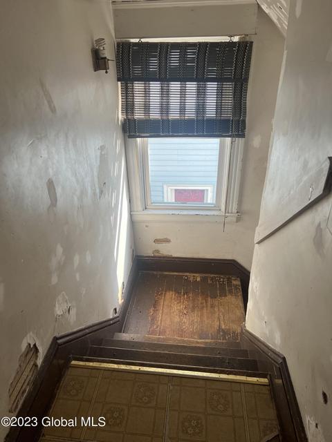 35 Willow Ave, Schenectady, NY 12304 photo 4