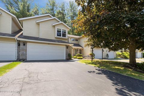607 Highwood Cir, Albany, NY 12203