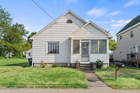 307 Oak St, Corinth, NY 12822