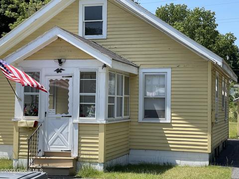 21 Belle Ave, Queensbury, NY 12804
