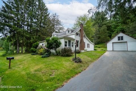 133 Meehan Rd, Mechanicville, NY 12118