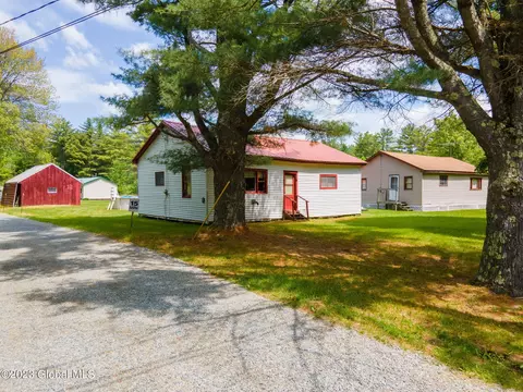 618-622 Bunker Hill Rd, Mayfield, NY 12117