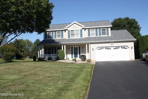 3 Fieldstone Dr, Halfmoon, NY 12065