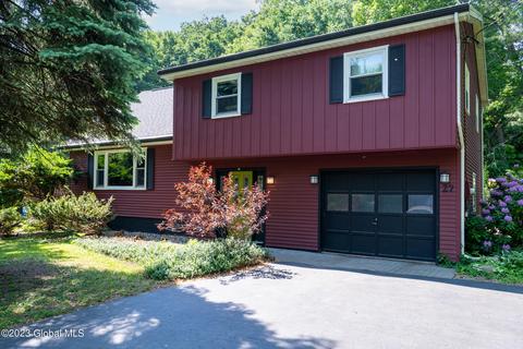 27 Woodcrest Dr, Glenville, NY 12302