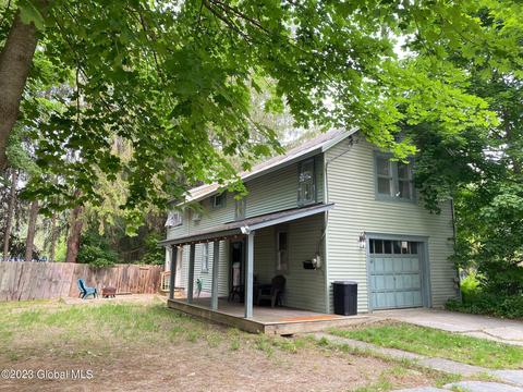 3 St Lukes Pl, Cambridge, NY 12816