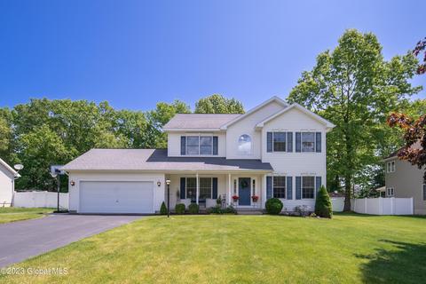 15 Jarose Pl, Clifton Park, NY 12065