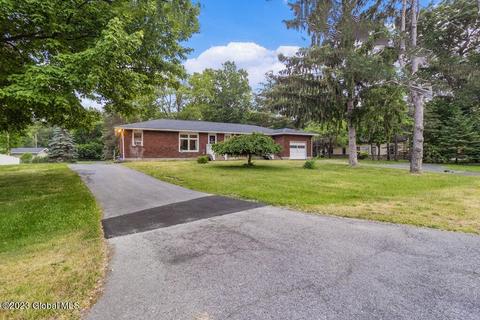 19 Maple Rd, Voorheesville, NY 12186