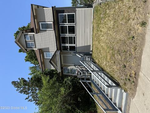 22 Princeton St, Schenectady, NY 12304