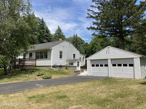 111 Guideboard Rd, Waterford, NY 12188