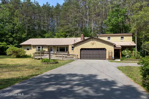 1 E Dayton Dr, Corinth, NY 12822