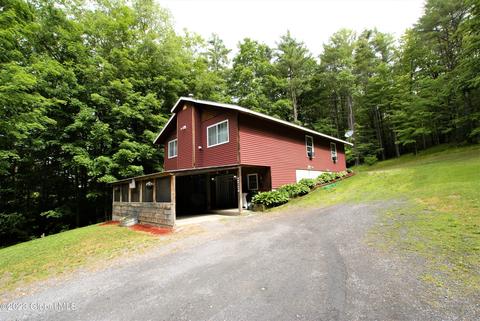 9 Northwood Ter, Granville, NY 12832