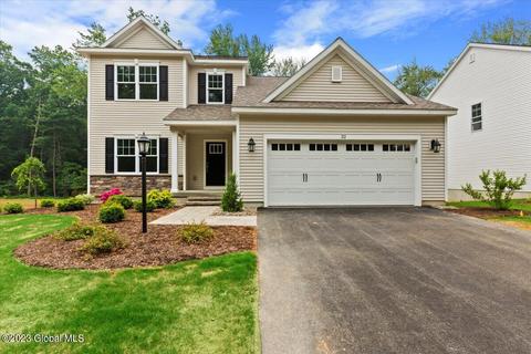 32 Wellington Ct, Clifton Park, NY 12065