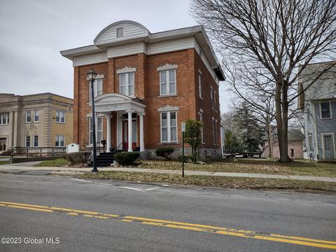 15 N William St, Johnstown, NY 12095
