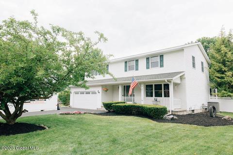 722 Bobby Ct, Niskayuna, NY 12309
