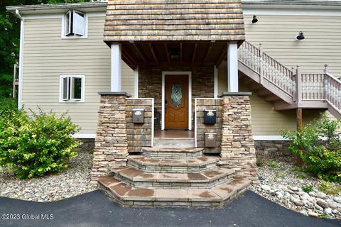 127 Beekman St, Saratoga Springs, NY 12866