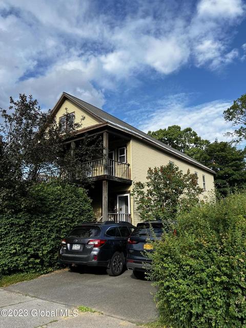 26-28 Oakwood St, Albany, NY 12208