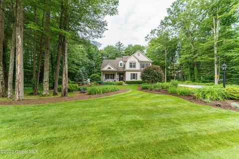 44 Willowbrook Ter, Halfmoon, NY 12065