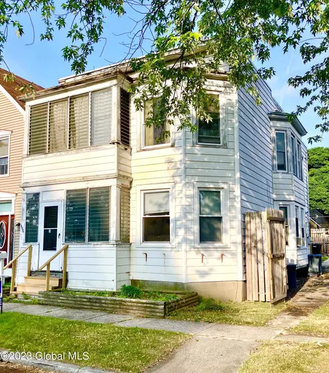 490 7th Ave, Troy, NY 12182