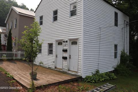11 Mechanic St, Troy, NY 12180