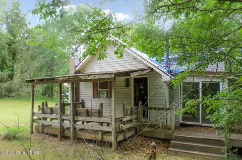 203 Beaver Rd, Nassau, NY 12123