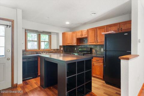 3 Hale Dr, Halfmoon, NY 12065 photo 4