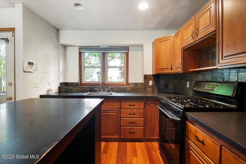 3 Hale Dr, Halfmoon, NY 12065 photo 5