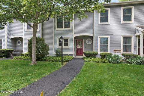 3 Hale Dr, Halfmoon, NY 12065