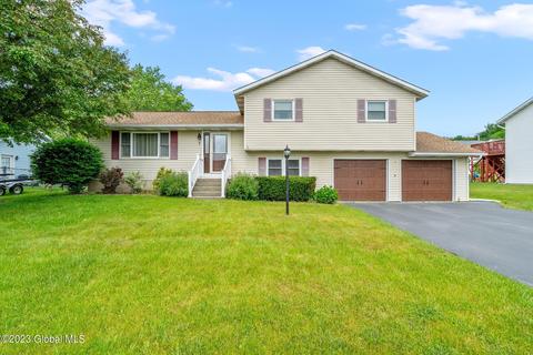 7 W Village Ln, Amsterdam, NY 12010