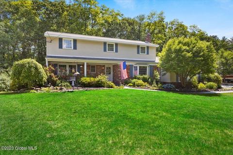 29 N Hill Dr, Ballston Lake, NY 12019