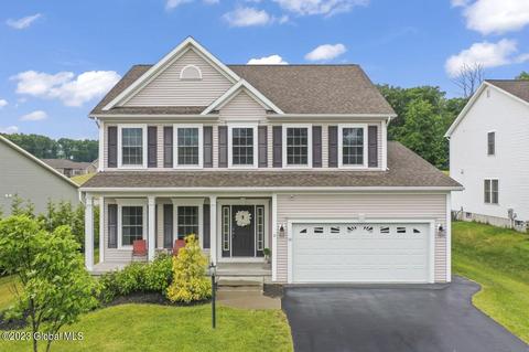 10 Sutton Dr, Cohoes, NY 12047