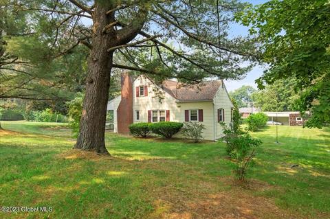 1 Cobbee Rd, Latham, NY 12110