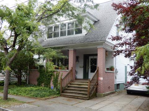 17 Woodrow Ct, Troy, NY 12180