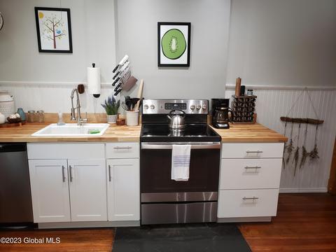 17 N Main Ave, Albany, NY 12203