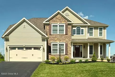 16 Buckingham Ln, Cohoes, NY 12047