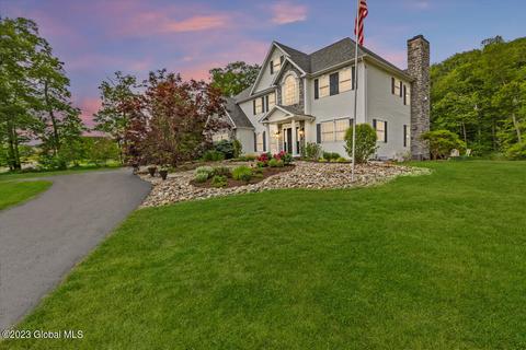 12 Spruce Run, East Greenbush, NY 12061