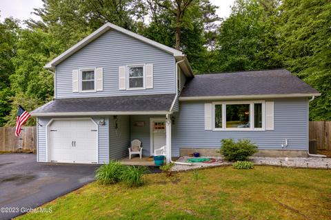 67 Wineberry Ln, Malta, NY 12020