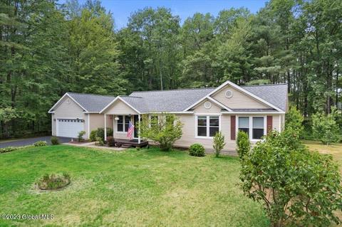 17 Iris Ave, Moreau, NY 12803